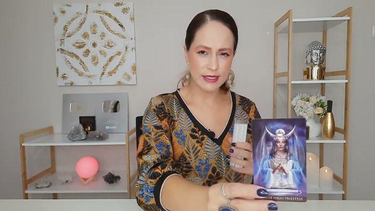 Tarot Sandra: Consultas de tarot online con Sandra, experta en lectura de cartas