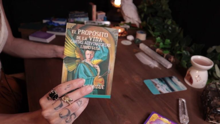 Tarot trabajo: descubre tu futuro laboral y encuentra el éxito profesional