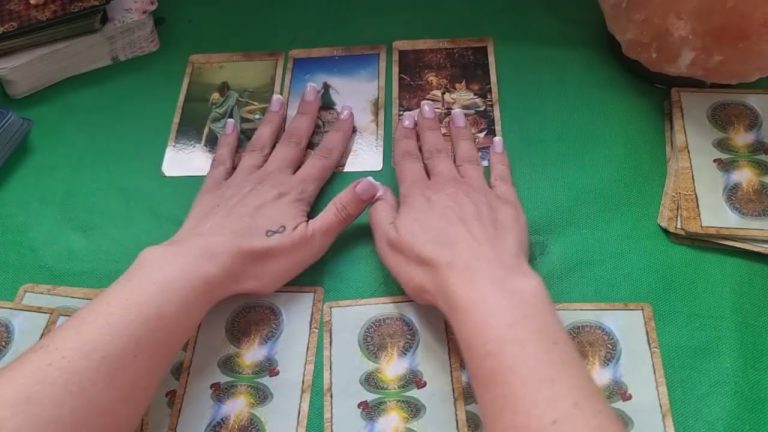 Tarot y Oráculos: Descubre el poder de la adivinación en tu vida