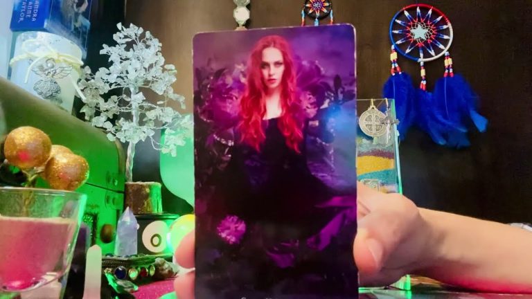 Tarotista Vidente: Consulta con experto en lectura de cartas y videncia
